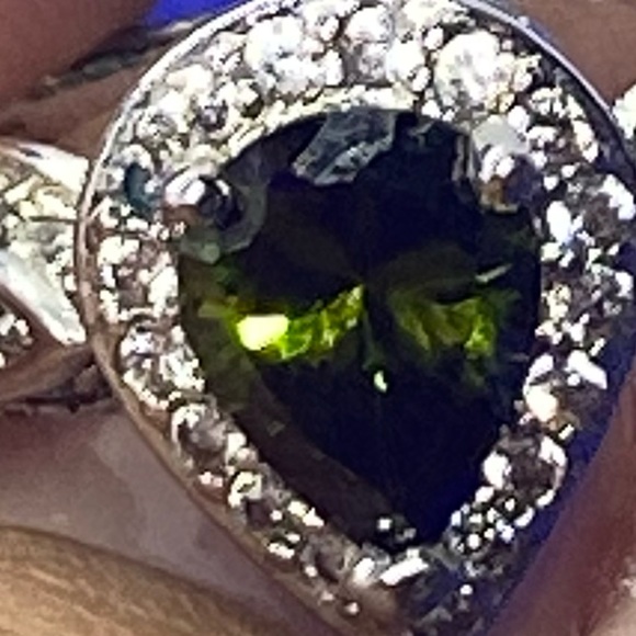 Beautiful Women’s Fashion Ring Size 5 - Picture 5 of 9